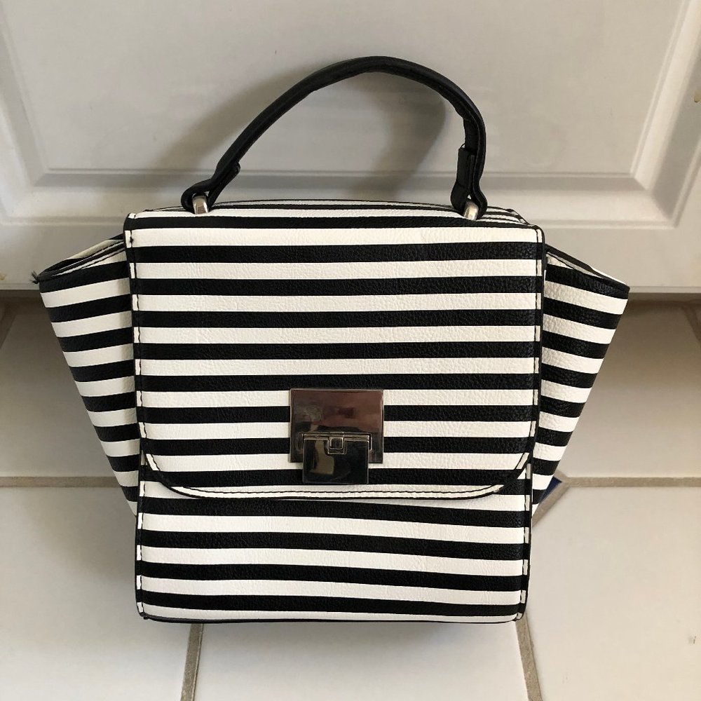 ‼️SOLD‼️ Black & White Purse